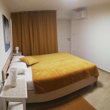 Apartments Tinjarosa Mundanije Zewnętrze zdjęcie